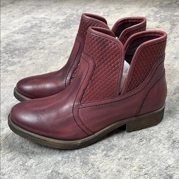 New Roan by Bed Stu Gossip Burgundy Leather Ankle Boots Distressed Quilted 7 - Picture 4 of 14